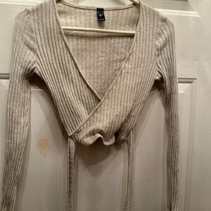 $2/15 Windsor cropped sweater